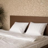 Постельное белье 1,5 спальное для гостиниц и отелей из страйп сатина фото